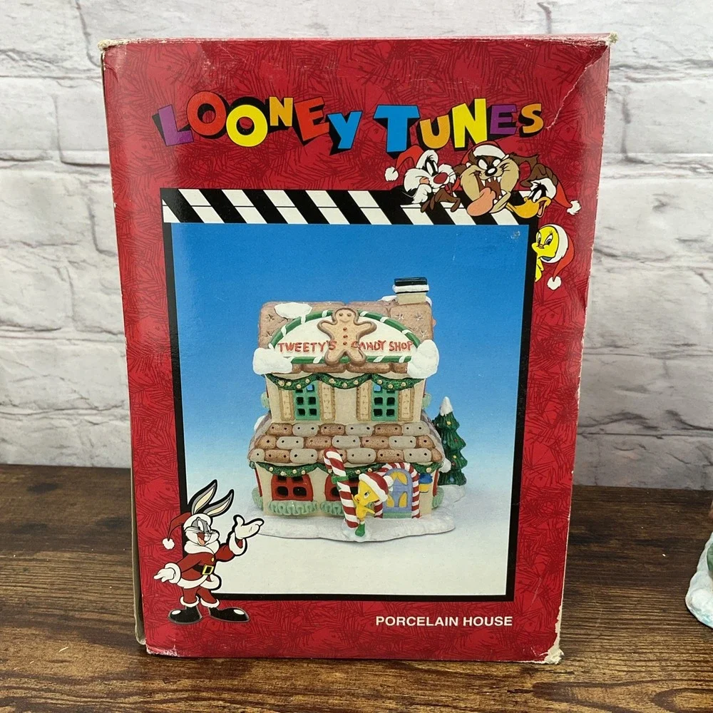 Vintage‎ 1996 Looney Tunes Lighted Ceramic Tweety Candy Shop Decoration